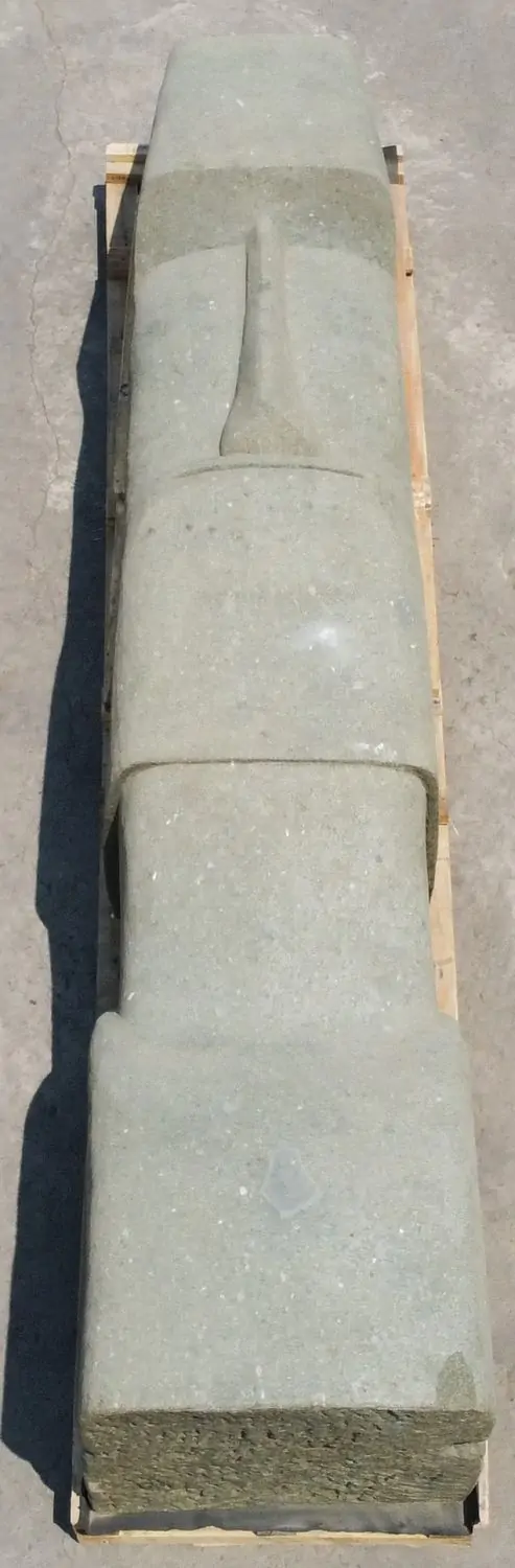  Product image 3 of the product “Moai head, 402 cm height, natural stone (basanite), stonemasonry ”